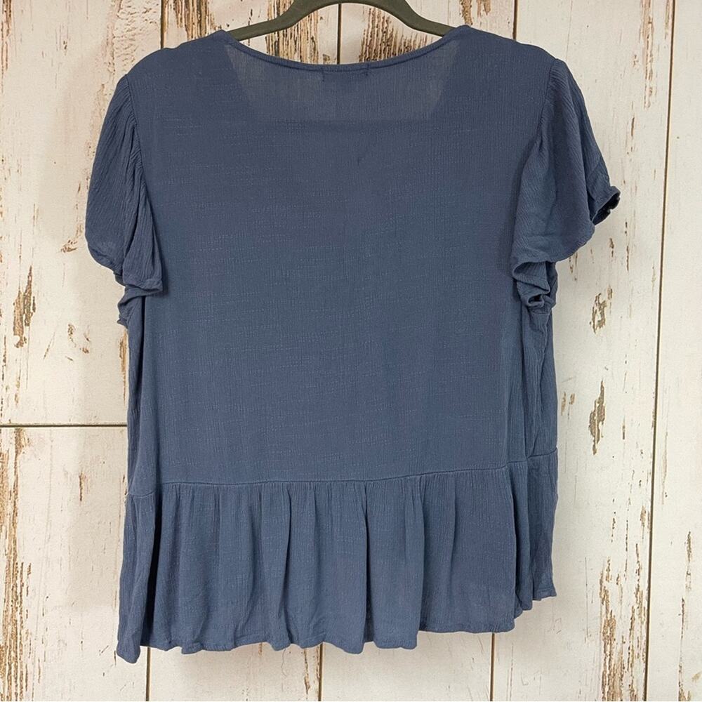 Eyeshadow, Flowy Cropped Style Blouse. Size Large. In excellent condition! - Picture 4 of 6